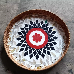 Elegante bandeja redonda de ratán asequible con hermosa incrustación de nácar Perfecta para servir té, comedor, regalos de decoración del hogar - Product Image 1