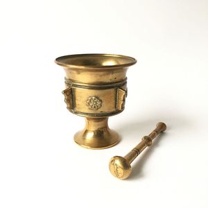 Mortero y pilón de latón de alta resistencia para triturar especias manualmente y preparar hierbas medicinales - Product Image 1