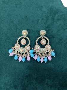 DHANLAXMI Boucles d'oreilles pendantes ethniques plaquées or avec zircon pour femme, idéales pour mariage, vente en gros - Product Image 4