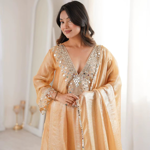Ensemble Kurti en tissu Fendy avec broderie miroir véritable, bas et dupatta inclus, prêt-à-porter, robe ethnique pour femme, coupe ajustée, idéal pour les fêtes - Product Image 1