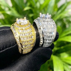 Anillo de Moissanita Redonda de Lujo en Plata 925 para Hombre, Estilo Hip Hop, con Engaste de Canal Baguette, Joyería de Fiesta en Oro y Plata - Product Image 1