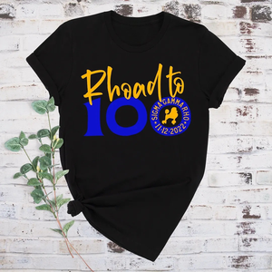 เสื้อยืด Rhoad to 100 สีขาว พิมพ์ลายกรีกแบบกำหนดเอง เสื้อยืดแขนสั้น คอกลม ลำลอง แฟชั่นฤดูร้อนสำหรับชมรมนักศึกษา - Product Image 1
