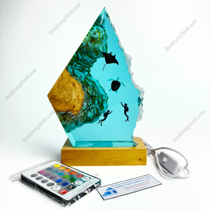 Lampe de table en résine océanique 3D avec télécommande RGB et base en bois, fabriquée au Vietnam - Product Image 3