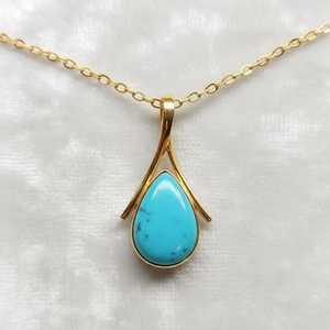 Pendentif délicat en turquoise « La Belle Endormie » en argent sterling 925 plaqué or 14 carats, pierre précieuse bleue, cadeau de bijoux pierre de naissance - Product Image 1