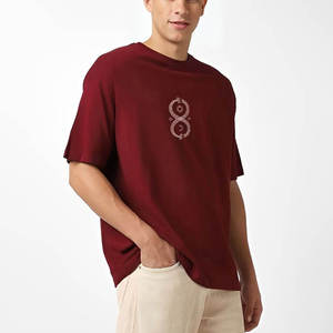 เสื้อยืดโอเวอร์ไซส์สีแดงเลือดหมูสไตล์วินเทจสำหรับผู้ชาย แบบขายส่ง สั่งทำได้ ผ้าเจอร์ซีย์คอตตอน 100% หนานุ่ม ทรงไหล่ตก - Product Image 3