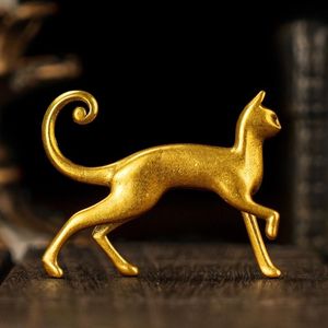 Centre de table décoratif en métal en forme de chat pour une mise en scène élégante de la table avec un aspect de sculpture animale artistique et luxueuse - Product Image 1