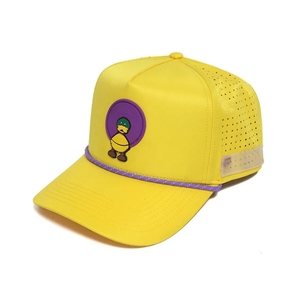 Casquettes de golf haute performance en gros avec trous découpés au laser, 5 panneaux, logo personnalisé en PVC caoutchouc, logo latéral, corde torsadée personnalisée - Product Image 2