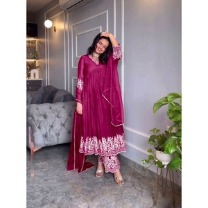 BATA DE TRABAJO BORDADA SEDA CHINON ATRACTIVA PALAZZO CON DUPATTA ROSA - Product Image 1