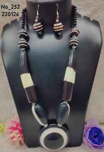 Collar de cuentas de resina y aleación hecho a mano, diseño geométrico moderno para moda unisex, bodas, compromisos y fiestas. - Product Image 5