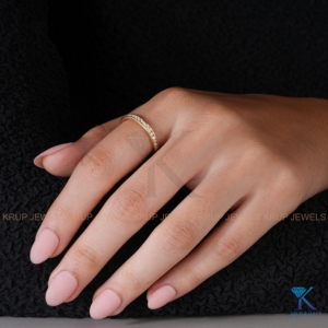 แหวนแต่งงานทองคำขาว 14K ประดับเพชรทรงกลมเพาะเลี้ยงในห้องปฏิบัติการ ดีไซน์แบบ Eternity สามารถสวมซ้อนกันได้ เหมาะสำหรับเป็นแหวนครบรอบสำหรับผู้หญิง เครื่องประดับเจ้าสาว - Product Image 4