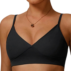 Soutien-gorge de sport sans couture pour femme, sans armatures, couleur unie, col en V, bretelles non réglables, en Spandex et Nylon, fabriqué aux États-Unis - Product Image 3
