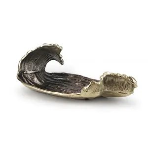 Assiette en céramique de luxe faite à la main, motif floral gravé, écologique, en laiton, sans danger, finition miroir, texture martelée, plaqué Zahid - Product Image 1