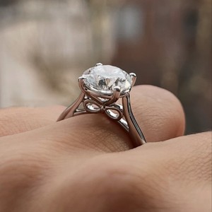 แหวนเพชร VVS Diam Luxury Lab Grown Diamond รับรองโดย IGI รุ่น Infinity Gallery Platinum 950 แหวนเพชรเม็ดเดี่ยวสำหรับหมั้นและแต่งงาน เครื่องประดับอัญมณีชั้นดี - Product Image 1