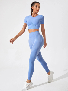 Ensemble de yoga 2 pièces pour femmes sous marque privée : des lots de haute qualité, coupes ajustées, provenant d'une agence de distribution mondiale. - Product Image 5