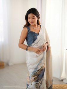 Sari traditionnel élégant et lourd avec motif floral pour femmes, idéal pour les fêtes et les mariages, style Inde et Pakistan - Product Image 6
