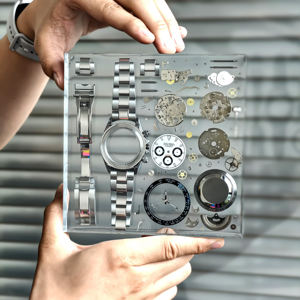 Sculpture en résine de mouvement de montre vintage Dayton, pièces de montre démontées incrustées d'époxy transparent, style industriel steampunk pour la maison ou le bureau - Product Image 1