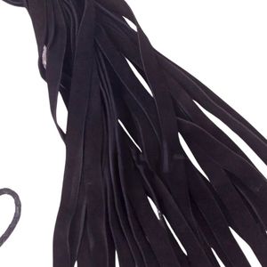 Flogger de cuero de gamuza premium con extremos extra suaves para juegos de seducción y calentamiento. - Product Image 6