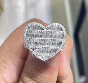แหวนรูปหัวใจประดับเพชร CZ ทรงบาแกตต์ ชุบเงิน สไตล์ฮิปฮอป หรูหรา เหมาะเป็นของขวัญ - Product Image 2