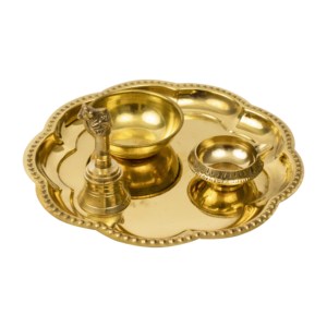 Juego de Thali de Latón con Diseño Zig Zag, Campana, Diya y Tazón para Kumkum, Artículos Tradicionales para Puja, para el Templo del Hogar y para Regalo - Product Image 1