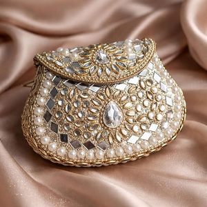 Bolso de mano para mujer adornado con perlas |   Trabajo con Espejos y Detalles de Cristal |   Correa de cadena dorada, bolso de noche solo para mujeres - Product Image 4