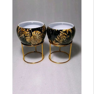 Maceta Grande de Cerámica Moderna y Lujosa con Soporte de Metal Dorado, Ecológica, Negra y Dorada, Decorativa para Interiores (12 Pulgadas) - Product Image 1