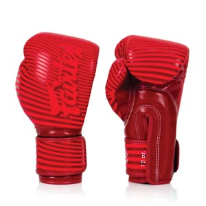 นวมชกมวย Fairtex รุ่น Red Lining หนังแท้แบบสั่งทำพิเศษ ปิดด้วยแถบตีนตุ๊กแก สำหรับฝึกซ้อมมวยไทยและ MMA - Product Image 1
