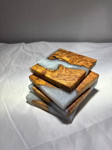 Sous-verre à thé artisanal de luxe moderne en résine époxy et bois d'acacia, vert foncé, 10x10 cm, de la meilleure qualité, en stock - Product Image 2