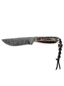 Couteau de chasse en acier Damas, manche en bois de cerf, pointe clip, lame droite avec cordon, fait main et personnalisé - Product Image 2
