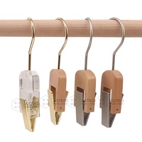 Astrid H18 CM Gold Wood – Porte-chaussettes multifonctionnel rotatif et peu encombrant avec logo personnalisé, robuste et à pince, pour armoire simple