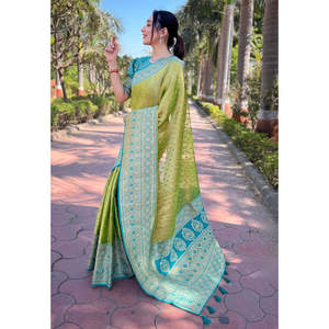 Sari ethnique Elite Weaves vert en tissu pur tissé Zari, pour l'été et l'hiver, avec des tissages contrastés, réversible, séchage rapide, toutes saisons - Product Image 3