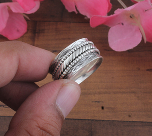 Anillo giratorio de plata de ley 925 con amatista, hecho a mano, texturizado, de banda ancha, para meditación, anillo antiestrés, joyería fina vintage bohemia para fiesta - Product Image 3