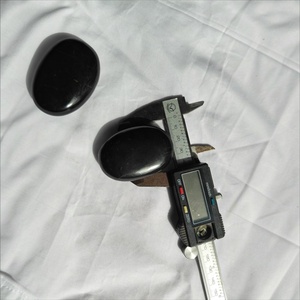 Pierres de Shungite Naturelles Premium Polies Noires en Gros pour la Méditation Reiki - Product Image 3