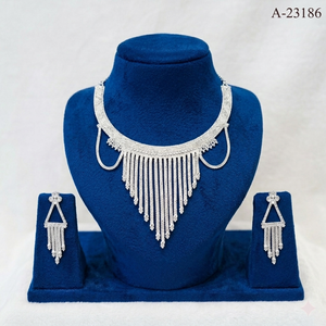 MOLL JEWELLERS - Aretes de Aro Modernos de Aleación Chapada en Oro con Circonitas para Mujer, Elegantes Joyas para Fiesta, Conjuntos de Collares - Product Image 5