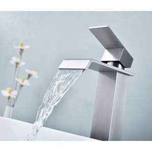 Grifo de lavabo monomando con caño en cascada para baño - Product Image 3