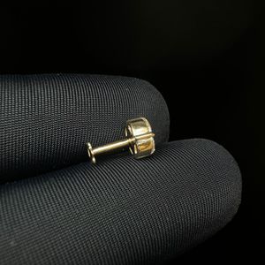 Pendiente Étnico Atemporal de Oro de 10K con Diamantes de Corte Marquesa y Princesa para Piercing Helix Elegante, Regalo de Boda y Aniversario - Product Image 5