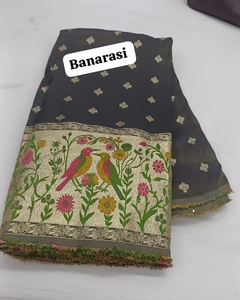 Tela de tejido Banarasi con estampado para usar en sarees o vestidos Kurtis - Product Image 1