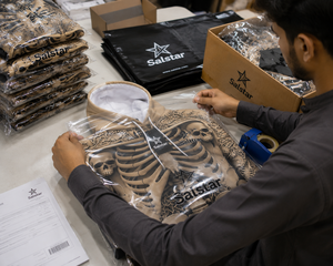 เสื้อฮู้ดดี้พิมพ์ลายโครงกระดูก 3 มิติ แบบสั่งทำพิเศษ ผ้าโพลีเอสเตอร์พรีเมียม สำหรับผู้ชายและผู้หญิง - Product Image 3
