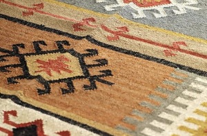Alfombra Kilim de Lana Hecha a Mano Estilo Boho, Alfombra Tribal del Suroeste, Alfombra Geométrica en Tonos Tierra Neutros, Decoración Rústica para Piso de Casa de Campo - Product Image 2