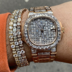 Reloj de Cuarzo Cuadrado con Incrustaciones de Moissanita al por Mayor |   Reloj VVS Skeleton de Diseño Presidencial de Lujo con Esfera de Cristal y Correa de Oro Amarillo - Product Image 4