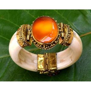 Pulseras de Hueso y Latón de Diseño, Brazaletes de Hueso y Latón Adornados con Ágata Natural - Product Image 1