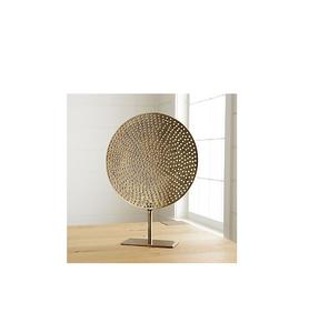 Objetos decorativos artísticos modernos de metal, esculturas diseñadas para la decoración del hogar contemporáneo y interiores de estilo galería. - Product Image 1