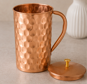 Carafe en cuivre martelé artisanal avec couvercle et poignée 1,5 L – Bienfaits ayurvédiques pour la santé - Product Image 2