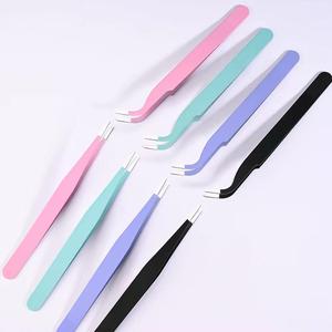 Juego de Pinzas de Precisión para Pestañas de Acero Inoxidable con Puntas Suaves en Colores Rosa, Verde Azulado, Morado y Negro para Extensión de Pestañas - Product Image 1