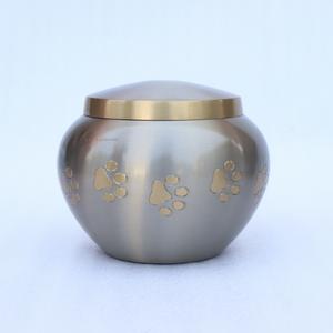 Urne funéraire moderne en laiton de haute qualité Odyssey Paw pour animaux de compagnie, avec motif animal gravé, pour le stockage des cendres d'animaux. - Product Image 3