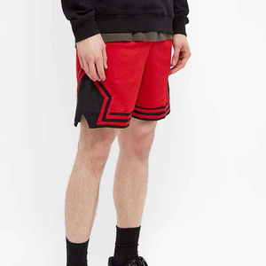 Short de sport athlétique uni, respirant, écologique, à séchage rapide, non tissé, fabriqué au Pakistan, idéal pour l'entraînement, le jogging et la gym. - Product Image 2