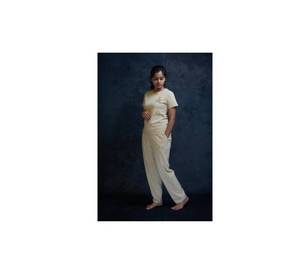Vêtements de yoga, t-shirt à col rond 100% coton et pantalon de détente, ensemble décontracté personnalisé pour femmes, t-shirt graphique et pantalon de jogging 2 pièces - Product Image 2