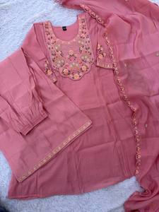 Traje Anarkali de Algodón Rosa con Bordado en Cuello y Mangas, Corte Regular, Ropa Tradicional India y Pakistaní para Mujer, Sin Arrugas - Product Image 5