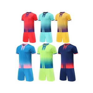 Uniforme de Fútbol Sublimado Personalizado de Último Diseño, Transpirable, Liso, 2026, Nueva Llegada, Servicios OEM, Uniformes de Fútbol Ajustados - Product Image 1