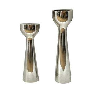 Nuevo Candelabro para Decoración del Hogar, Color Plateado Brillante, Acabado en Aluminio Fundido, Portavelas Hecho a Mano y Personalizado, Juego de 2 - Product Image 1