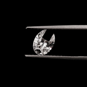 Oferta especial: Diamante cultivado en laboratorio con certificación IGI de 1 quilate, corte elegante en forma de U, para la elaboración de colgantes, al mejor precio. - Product Image 3